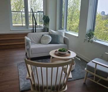 Timeless Elegance with a Twist of Sophistication - Photo 2