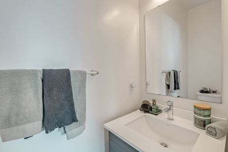 For Lease - 218 Huguenot Road, Oakville, Ontario - Photo 2