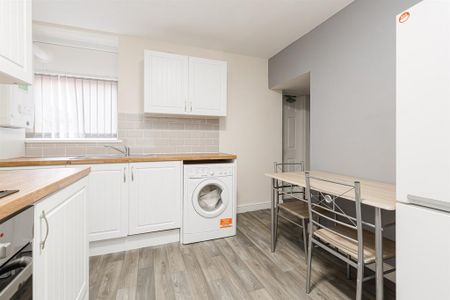 1 bedroom in a house share to rent - Photo 2