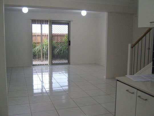 3 BEDROOM TOWNHOUSE FOR RENT - Photo 1