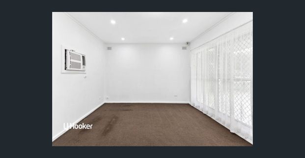 Charming 3- bedroom home - Photo 1