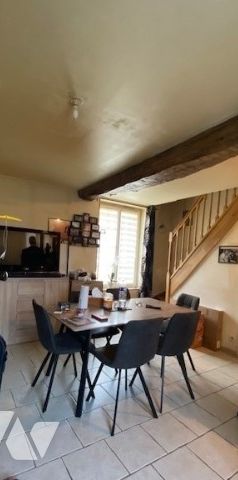 Une maison mitoyenne d'un côté située à proximité des commerces et d'une école - Photo 1