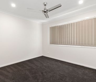 Modern 3-Bedroom Townhouse in Central Coomera - Photo 5
