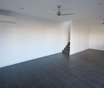 Beautiful Home with large side access! - Photo 1