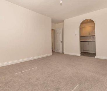 Woodland Grove, Epping, CM16 - Photo 2