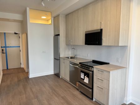 For Lease - 3250 Carding Mill Trail Unit# 521, Oakville, Ontario - Photo 3