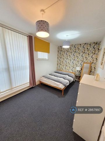 2 bedroom flat to rent - Photo 3