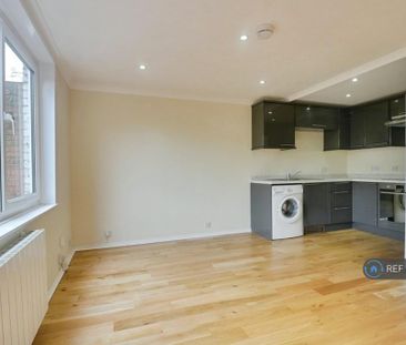 4 bedroom maisonette to rent - Photo 1