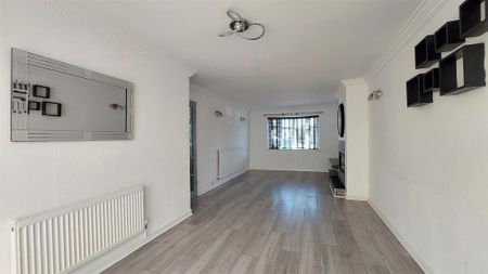 3 bedroom detached house to rent - Photo 2