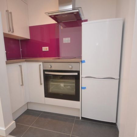 1 bedroom Flat To Let - Photo 3