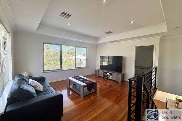 STREET FRONT TOWNHOUSE IN PRIME LOCATION - Photo 1