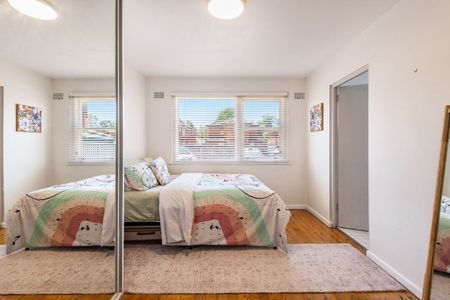 Sun Filled Ground Floor Unit - Photo 2