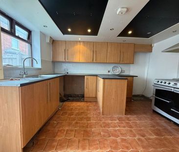 3 bedroom end of terrace house to rent - Photo 3