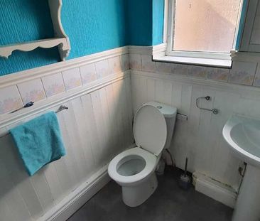 1 bedroom in a house share to rent - Photo 2