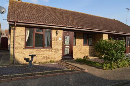 2 bedroom semi-detached bungalow to rent - Photo 3