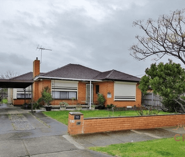 CONVENIENTLY LOCATED 3 BEDROOM HOUSE - Photo 5