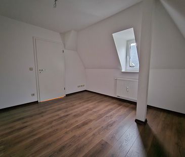 Schöne geräumige Dachgeschosswohnung in Stadtvilla - Photo 2