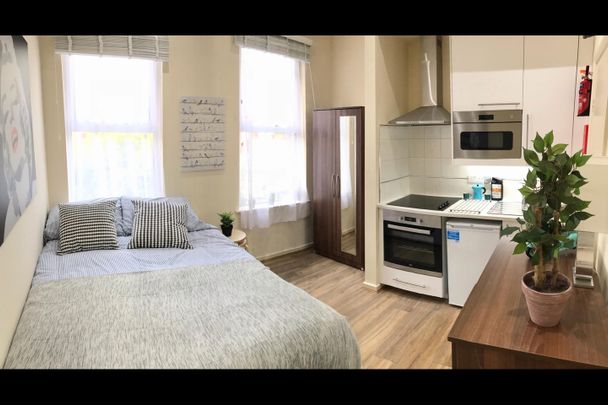 Studio Flat, Willesden Green, NW2 - Photo 1