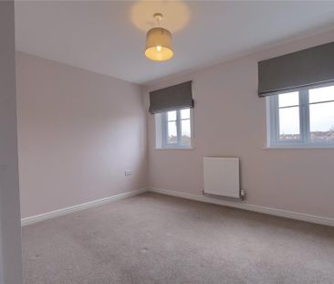 3 bedroom end of terrace house to rent - Photo 2