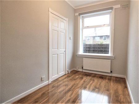 3 bedroom flat to rent - Photo 3
