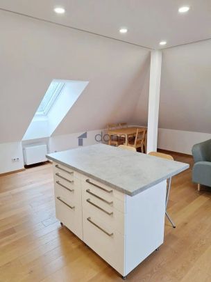 Pronájem podkrovního bytu v RD 2+kk, 72 m - Photo 1