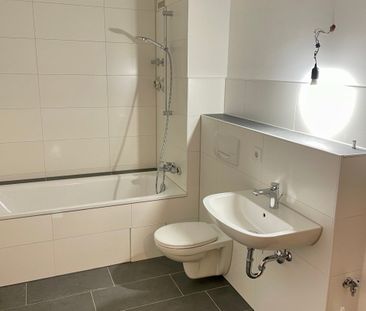 Mietwohnung in Nürnberg - Mit dem Aufzug direkt vor die Wohnungstür... - Photo 3