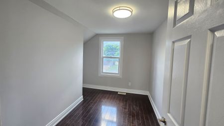 For Lease - 13 Wilson Street, Oshawa, Ontario - Photo 2