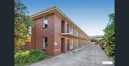 Unit in the Heart of Murrumbeena - Photo 5