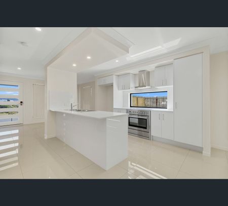 18 Murchison Street, White Rock, Qld 4306 - Photo 5