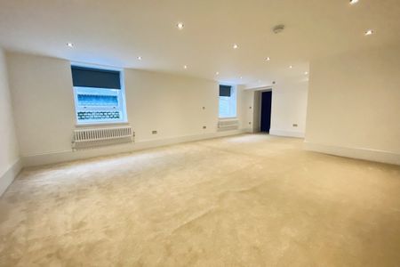 St Mary's Gate - Photo 3