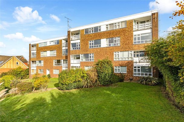 Chesterfield Court, Cranes Park, Surbiton, Surrey, KT5 flat to rent - Photo 1