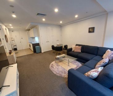 Two bedroom apartment in Newmarket - Photo 3