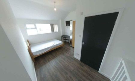 4 bedroom terraced house to rent - Photo 5