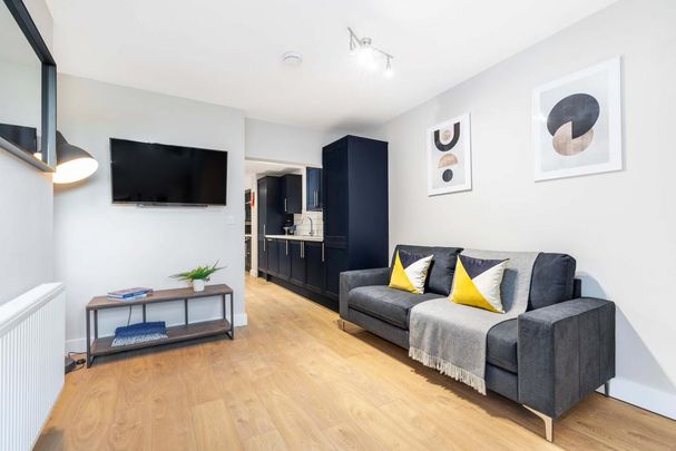 6 bedroom house to rent - Photo 1