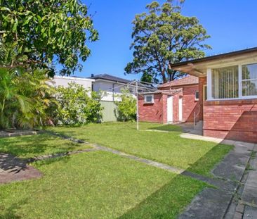 Spacious 4-Bedroom House Close to Public Transport - Photo 5