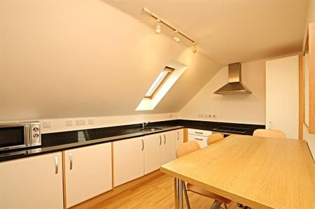 3 bedroom flat to rent - Photo 4