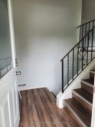 Detached Home For Lease | X8490114 - Photo 1