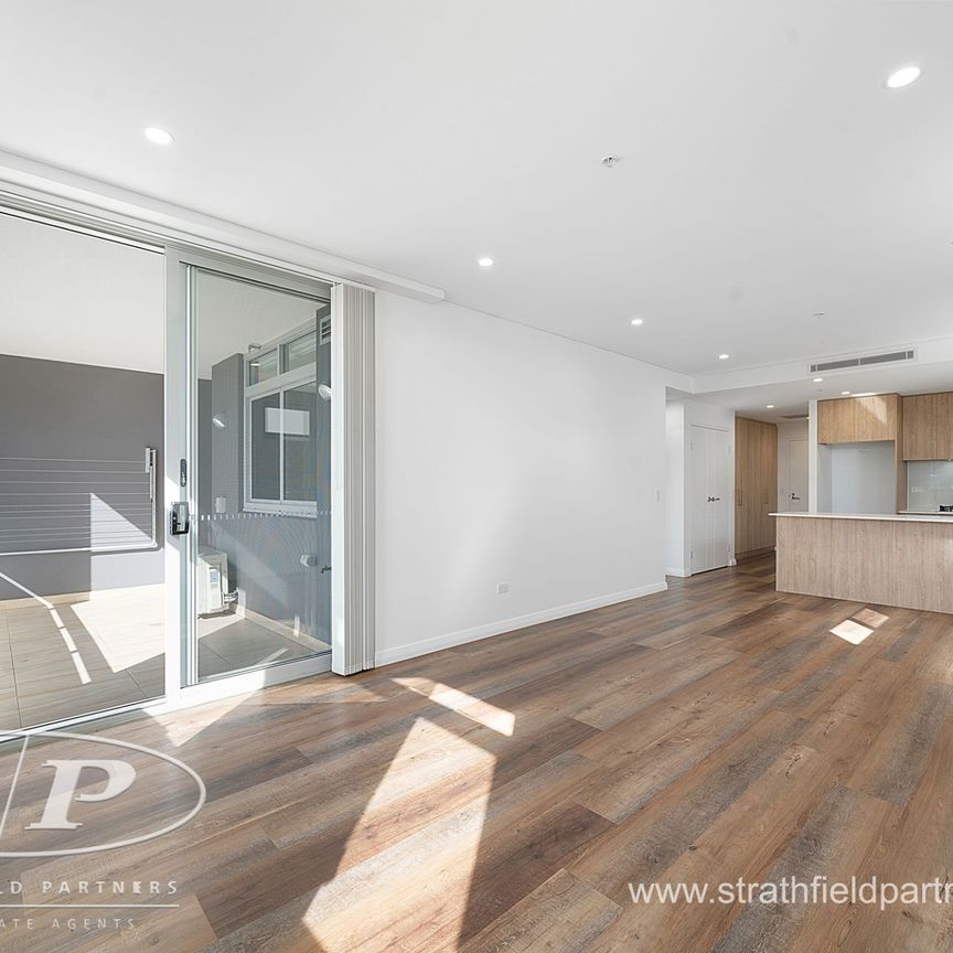 Luxury Living, Great Location, Level 4 - Photo 1