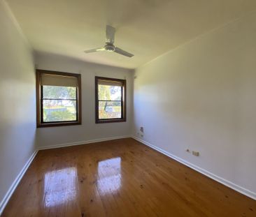 Freshly Painted with a Huge Backyard&excl; - Photo 6