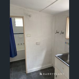 Country Vibes meets Urban Convenience - Photo 2