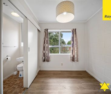 Sunny Retreat in a Peaceful New Lynn Cul-de-Sac - Photo 6