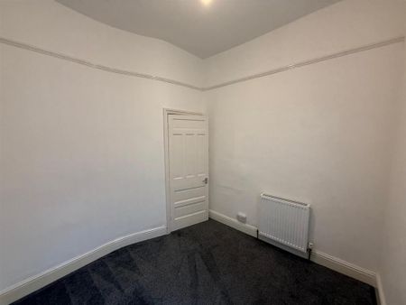 3 bedroom flat to rent - Photo 4