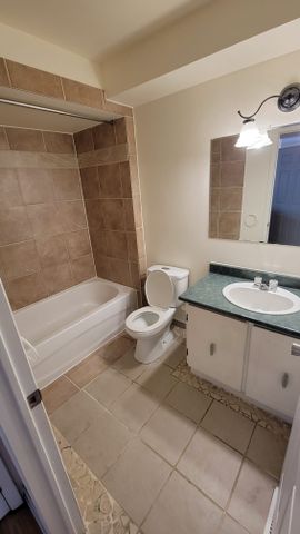 For Lease - 44 Rotherglen (Main) Court, Brampton, Ontario - Photo 5