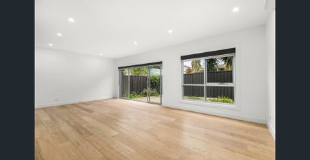 Modern sanctuary of low-maintenance perfection - Photo 3