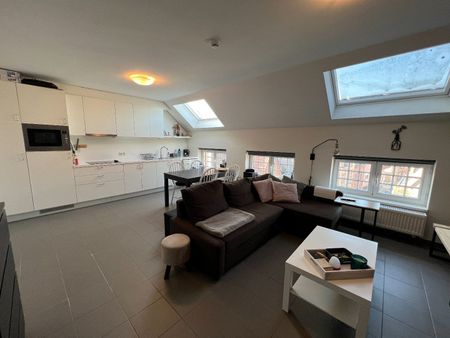 GERENOVEERD DAKAPPARTEMENT MET TERRASJE IN CENTRUM IEPER - Photo 4