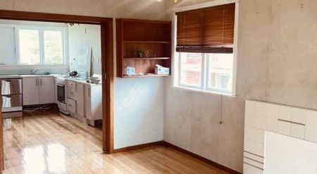 3 bed 1 bath with open kitchen plan living area - Photo 5