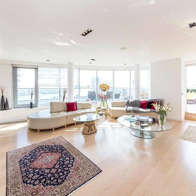 New Providence Wharf, 1 Fairmont avenue, Canary Wharf, London, E14 - Photo 1