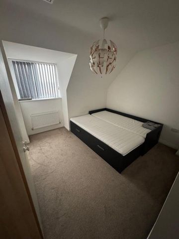 4 bedroom semi-detached house to rent - Photo 5