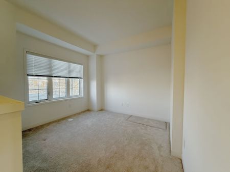 For Lease - 314 Clay Stones Street, Newmarket, Ontario - Photo 3