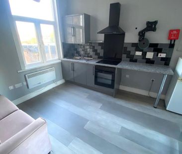 1 bedroom in a house share to rent - Photo 2